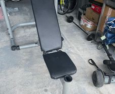 weights bench and weights