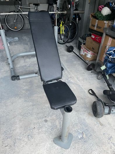weights bench and weights