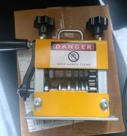Small Manual wire cable copper stripping Machine/drill order, 6 channels 3-17mm, adjustable height razor wire razor wire drill for used cables, domestic and industrial single-pole wires