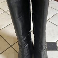 Clarks Black Leather Boots Knee High.  Ladies Size Uk 6.5  / Eu 40  In excellent lightly used Condition.