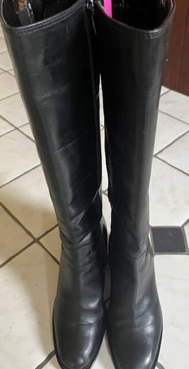 Clarks Black Leather Boots Knee High.  Ladies Size Uk 6.5  / Eu 40  In excellent lightly used Condition.