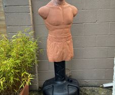 freestanding punchbag kick