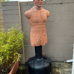 freestanding punchbag kick
