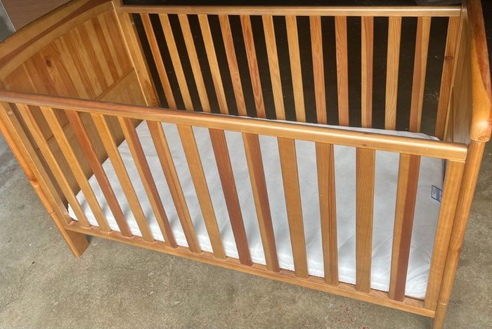 childs cot