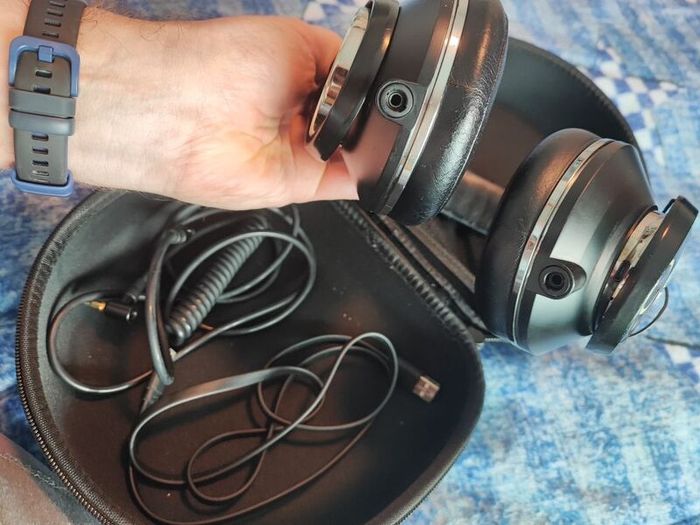 BLUEDIO UFO PLUS Bluetooth headphones