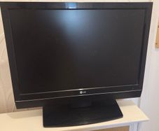 LG Television/: monitor 22 inch great working order