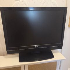 LG Television/: monitor 22 inch great working order