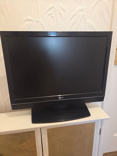LG Television/: monitor 22 inch great working order