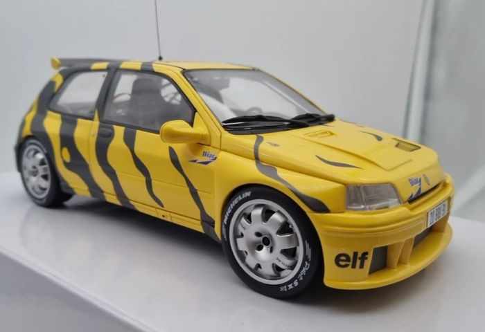 Renault Clio Maxi Presentation 1995 Ottomobile - 1/18 - New In Box