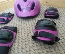 KIDCOOL helmet with arm and knee pads