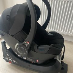 Egg 2 car seat and isofix base