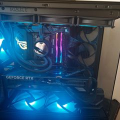 High-End Gaming & Workstation PC (RTX 5070 Ti & Ryzen 7 9800X3D)