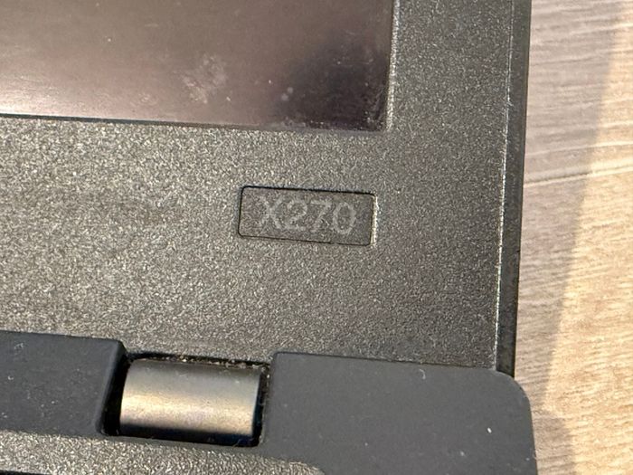 Lenovo ThinkPad X270 ,  i5-7300U, 8GB ram, 256GB SSD