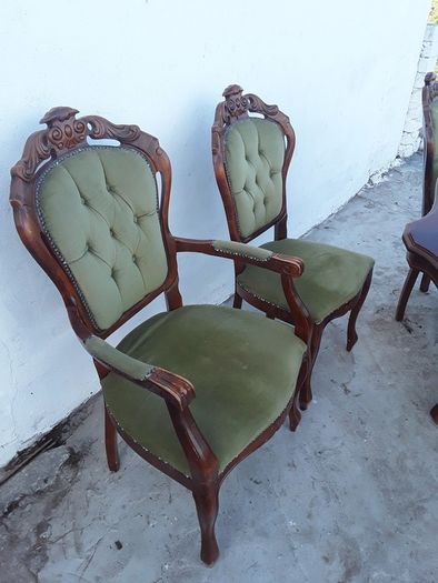 Beautiful Italian design inlaid table with 6 chairs Including 2 carvers
