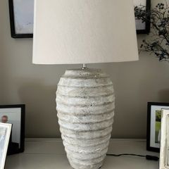 2 matching ceramic lamps
