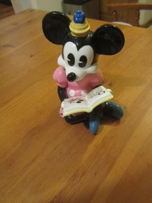 Vintage minni mouse reading, ceramic