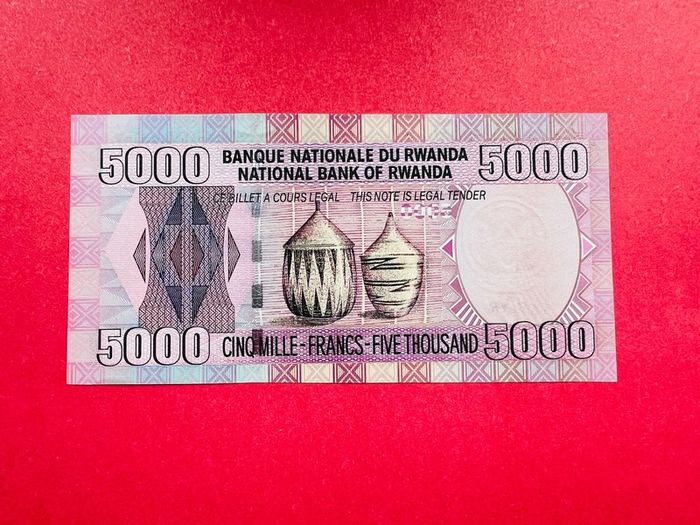 Rwanda  5,000 Francs. 2004  Scarce  ( Uncirculated )