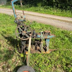 Vintage mechanical power hacksaw