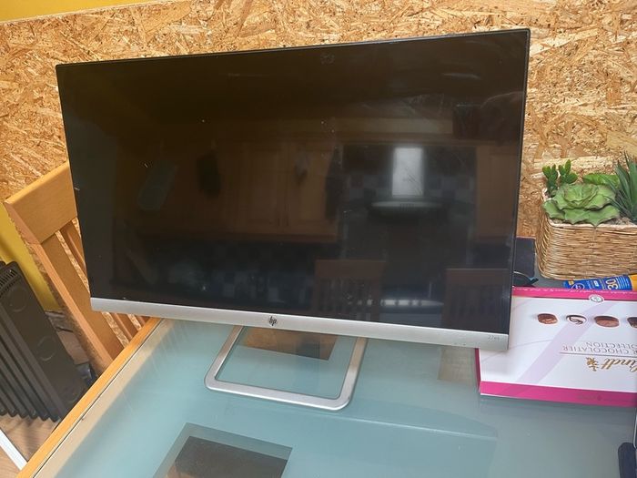 Hp 27 inch monitor with HDMI cable