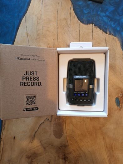 Zoom H2essential multi-mic recorder