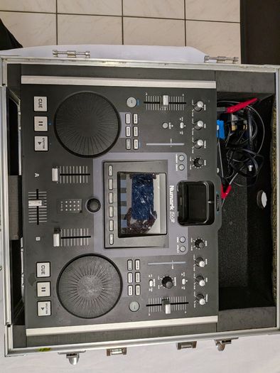 Numark iDJ2 Mixing Console & Hard Flight Case
