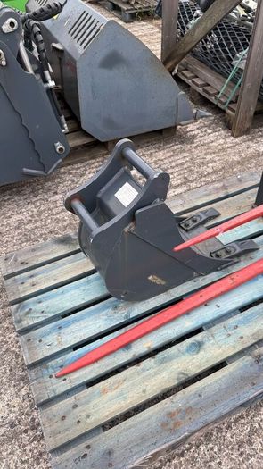 Avant backhoe 260/mini digger 150 bucket 250 mm
