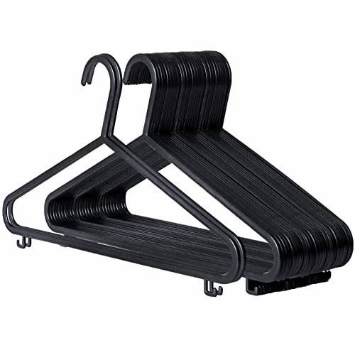 30+ pieces Plastic hangers