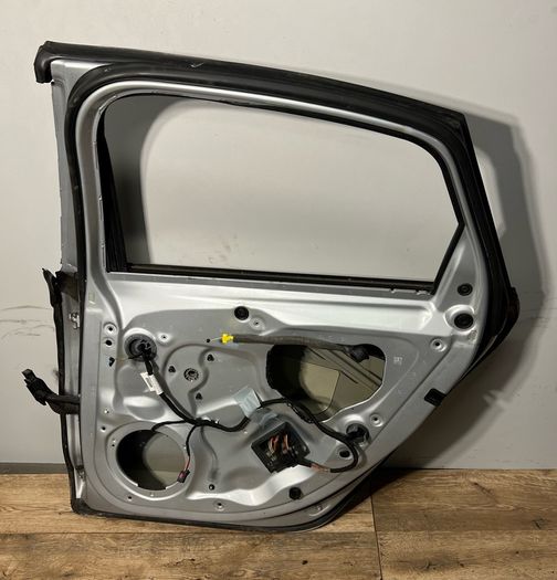 Audi A6 C7 4g 2012-2018 Saloon Offside Driver Side Rear Right Door In Silver Colour Lx7w