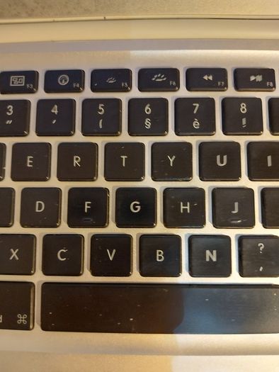 MacBook Air 13 inch, A1237, excellent cosmetic Condition, Password Locked