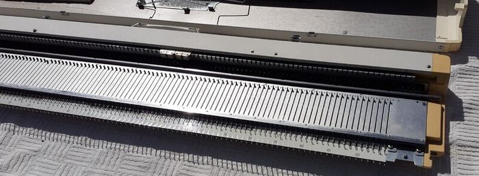 Chunky Electronic Knitting machine