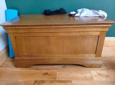 Wooden oak blanket box