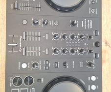 Pioneer dj controller and lights bar