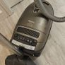 I repair a Miele vacuum cleaner. Image 3