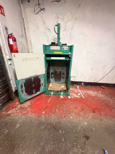 Compact cardboard bailer