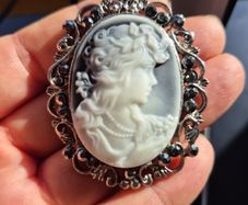 Vintage Cameo Brooch