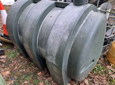 Oil tank