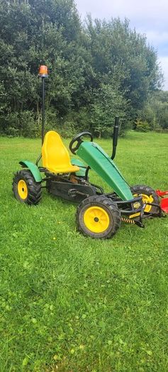 Kids berg john deere go cart