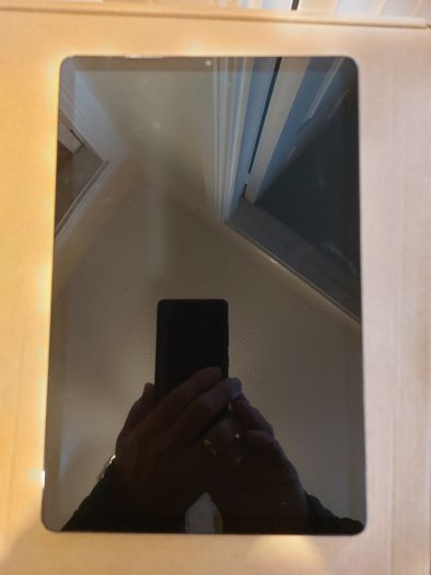 Samsung Galaxy Tab S5e. SM-T720, Crack on screen, Not powering on, for parts or repair