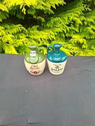 Duo whiskey carafes bottles possible to post