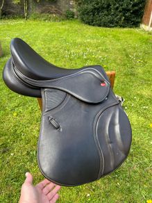John Whitaker Overton jump Saddle