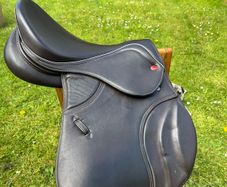 John Whitaker Overton jump Saddle