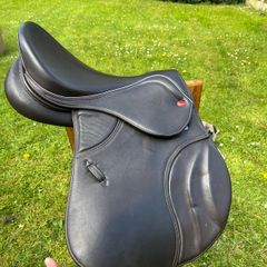 John Whitaker Overton jump Saddle