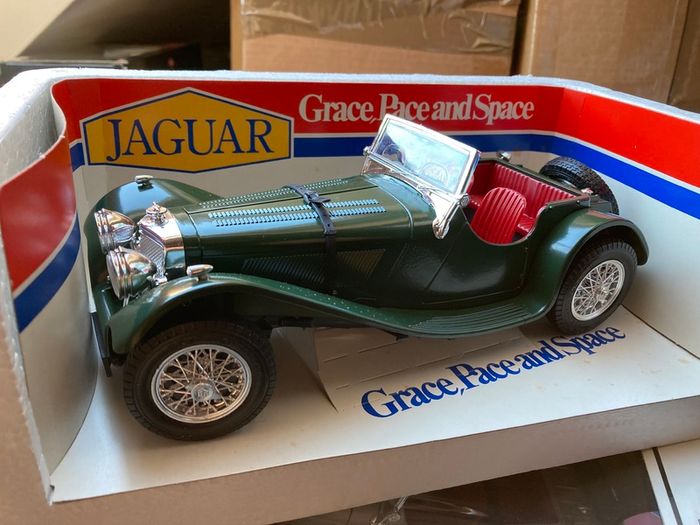 Jaguar SS100 Scale 1/18 New Burago