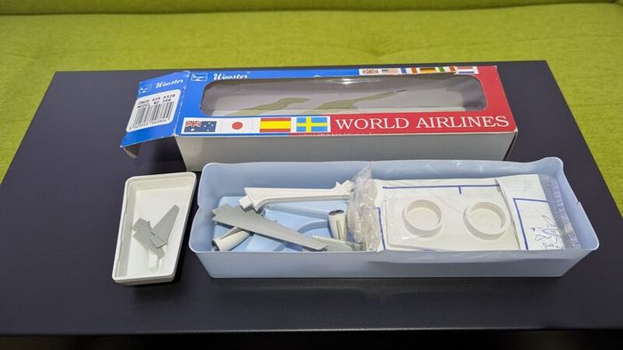 Onur Air 1:200 scale model airplane, Airbus A320 aircraft, made by Wooster, NEW