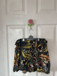 Tropical pattern shorts