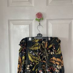 Tropical pattern shorts
