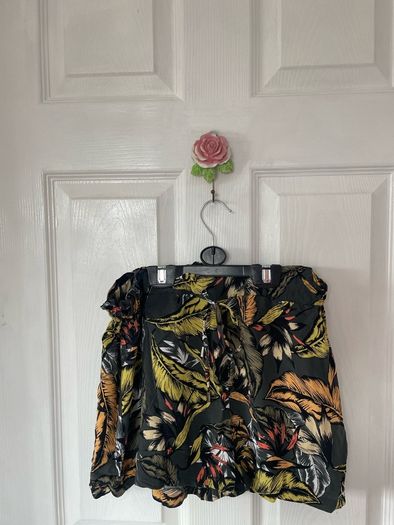 Tropical pattern shorts