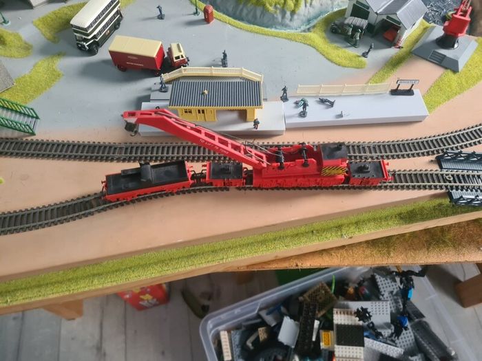 00 guage crane