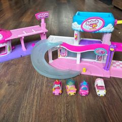 Cutie cars and 2 buildings QT