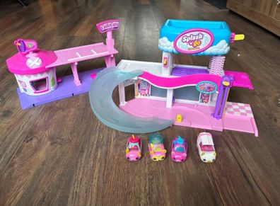 Cutie cars and 2 buildings QT